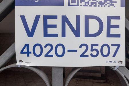 Casa à venda com 288m², 2 quartos e 2 vagas Casa à venda com 288m², 2 quartos e 2 vagasPlaca instalada