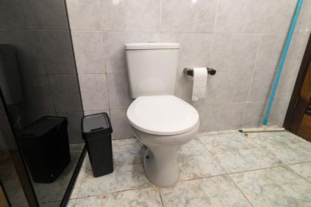 Casa à venda com 288m², 2 quartos e 2 vagas Casa à venda com 288m², 2 quartos e 2 vagasBanheiro social