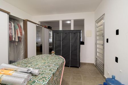 Casa à venda com 288m², 2 quartos e 2 vagas Casa à venda com 288m², 2 quartos e 2 vagasQuarto de Serviço