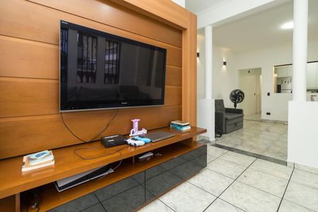 Casa à venda com 288m², 2 quartos e 2 vagas Casa à venda com 288m², 2 quartos e 2 vagasSala
