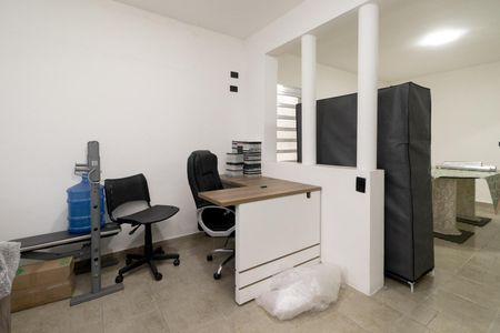 Casa à venda com 288m², 2 quartos e 2 vagas Casa à venda com 288m², 2 quartos e 2 vagasQuarto de Serviço