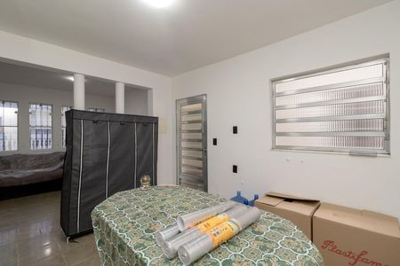 Casa à venda com 288m², 2 quartos e 2 vagas Casa à venda com 288m², 2 quartos e 2 vagasQuarto de Serviço