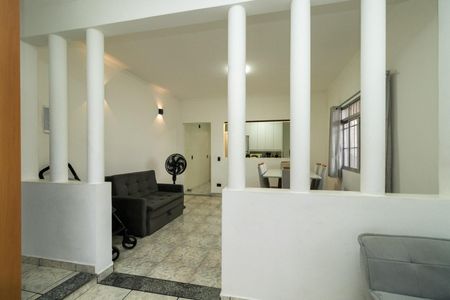 Casa à venda com 288m², 2 quartos e 2 vagas Casa à venda com 288m², 2 quartos e 2 vagasSala