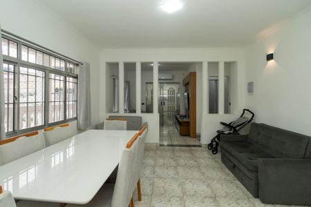 Casa à venda com 288m², 2 quartos e 2 vagas Casa à venda com 288m², 2 quartos e 2 vagasSala de Jantar