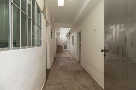 Casa à venda com 288m², 2 quartos e 2 vagas Casa à venda com 288m², 2 quartos e 2 vagasCorredor de acesso