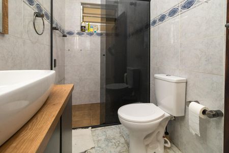 Casa à venda com 288m², 2 quartos e 2 vagas Casa à venda com 288m², 2 quartos e 2 vagasBanheiro social