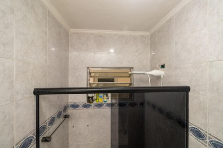 Casa à venda com 288m², 2 quartos e 2 vagas Casa à venda com 288m², 2 quartos e 2 vagasBanheiro social