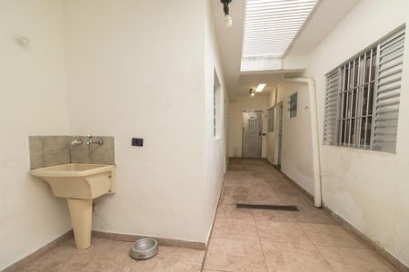 Casa à venda com 288m², 2 quartos e 2 vagas Casa à venda com 288m², 2 quartos e 2 vagasCorredor de acesso