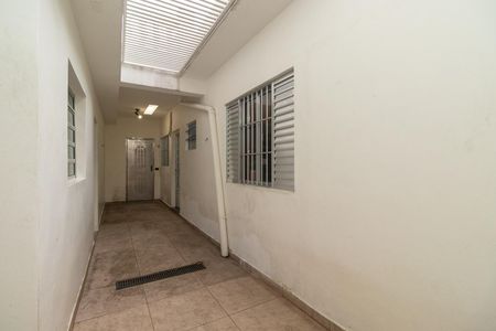 Casa à venda com 288m², 2 quartos e 2 vagas Casa à venda com 288m², 2 quartos e 2 vagasCorredor de acesso