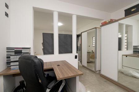 Casa à venda com 288m², 2 quartos e 2 vagas Casa à venda com 288m², 2 quartos e 2 vagasQuarto de Serviço