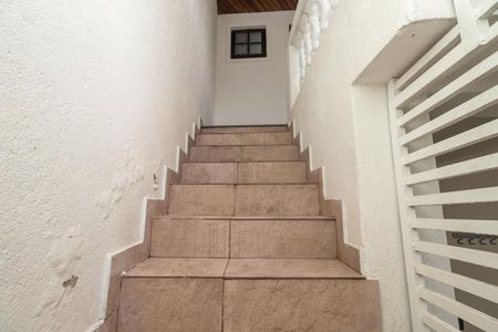 Casa à venda com 288m², 2 quartos e 2 vagas Casa à venda com 288m², 2 quartos e 2 vagasEscada de acesso
