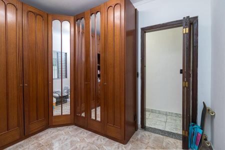 Casa à venda com 288m², 2 quartos e 2 vagas Casa à venda com 288m², 2 quartos e 2 vagasSuíte