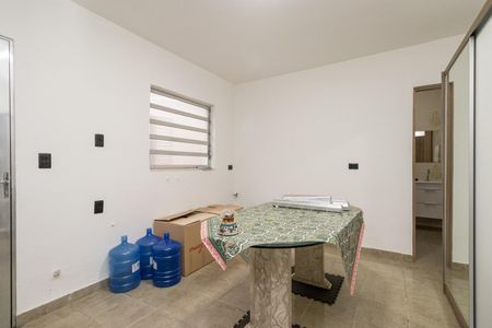 Casa à venda com 288m², 2 quartos e 2 vagas Casa à venda com 288m², 2 quartos e 2 vagasQuarto de Serviço