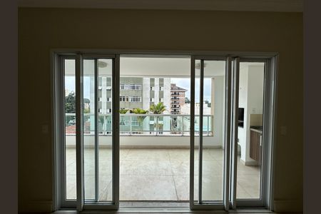 Apartamento para alugar com 110m², 3 quartos e 2 vagas Apartamento para alugar com 110m², 3 quartos e 2 vagasVaranda