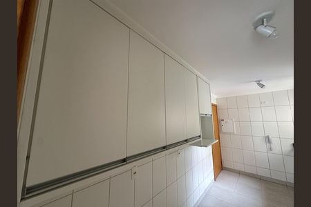 Apartamento para alugar com 110m², 3 quartos e 2 vagas Apartamento para alugar com 110m², 3 quartos e 2 vagasCozinha - Armários