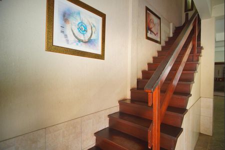 Casa para alugar com 240m², 4 quartos e 5 vagasEscada - Acesso Piso 2