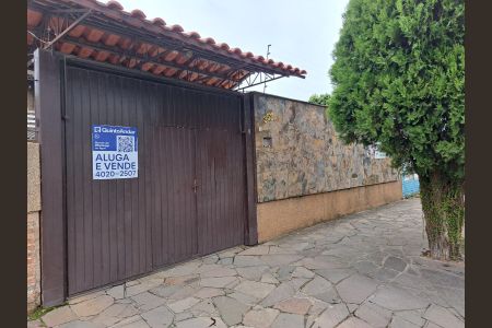 Casa para alugar com 240m², 4 quartos e 5 vagas Casa para alugar com 240m², 4 quartos e 5 vagasFachada