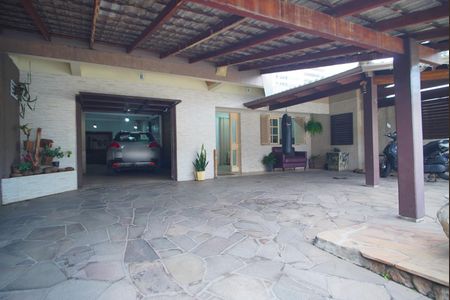 Casa para alugar com 240m², 4 quartos e 5 vagasQuintal