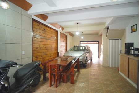 Casa para alugar com 240m², 4 quartos e 5 vagasChurrasqueira