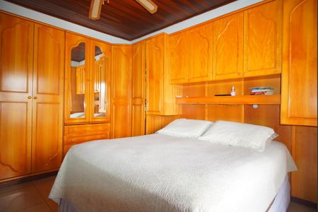 Casa para alugar com 240m², 4 quartos e 5 vagasQuarto 2 - Suíte