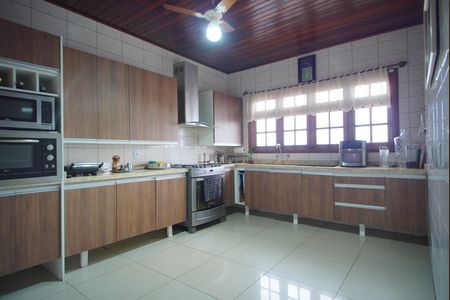 Casa para alugar com 240m², 4 quartos e 5 vagasCozinha