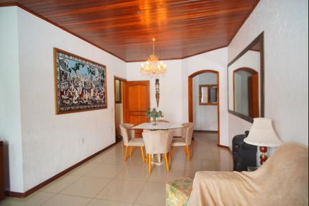 Casa para alugar com 240m², 4 quartos e 5 vagasSala