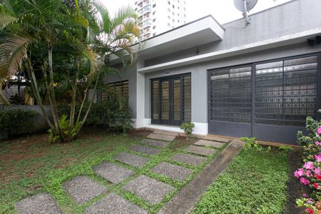 Casa para alugar com 400m², 3 quartos e 1 vaga Casa para alugar com 400m², 3 quartos e 1 vagaFachada