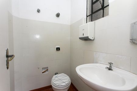 Casa para alugar com 400m², 3 quartos e 1 vaga Casa para alugar com 400m², 3 quartos e 1 vagaBanheiro de Serviço