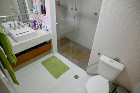 Apartamento à venda com 120m², 2 quartos e 2 vagas Apartamento à venda com 120m², 2 quartos e 2 vagasBanheiro Quarto 2 - Suite
