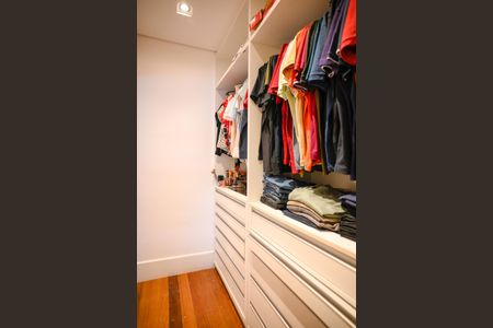 Apartamento à venda com 120m², 2 quartos e 2 vagas Apartamento à venda com 120m², 2 quartos e 2 vagasCloset Quarto 2 - Suite