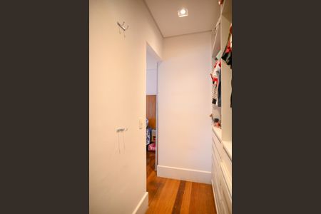 Apartamento à venda com 120m², 2 quartos e 2 vagas Apartamento à venda com 120m², 2 quartos e 2 vagasCloset Quarto 2 - Suite