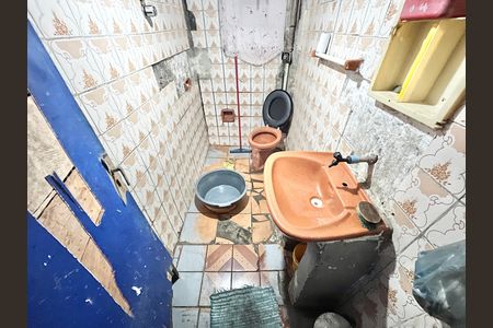 Banheiro de casa para alugar com 1 quarto, 35m² em Jardim Santa Cruz, São Paulo