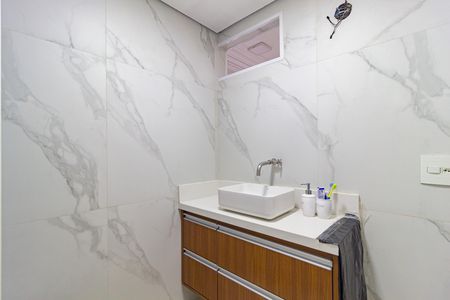 Apartamento à venda com 55m², 2 quartos e 1 vaga Apartamento à venda com 55m², 2 quartos e 1 vagaBanheiro