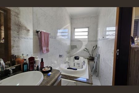 Casa à venda com 136m², 3 quartos e 2 vagas