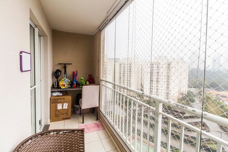 Varanda de apartamento à venda com 2 quartos, 72m² em Jardim Tupanci, Barueri