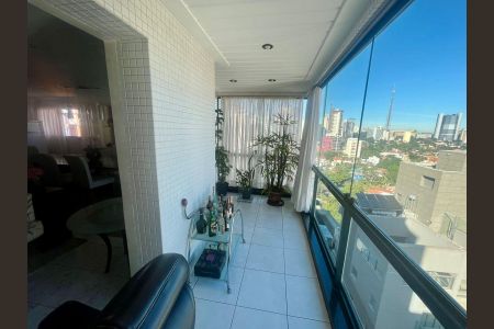 Apartamento à venda com 201m², 4 quartos e 4 vagas Apartamento à venda com 201m², 4 quartos e 4 vagasVaranda
