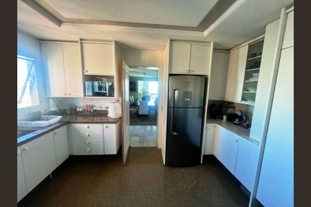 Apartamento à venda com 201m², 4 quartos e 4 vagas Apartamento à venda com 201m², 4 quartos e 4 vagasCozinha