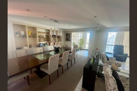 Apartamento à venda com 201m², 4 quartos e 4 vagas Apartamento à venda com 201m², 4 quartos e 4 vagasSala