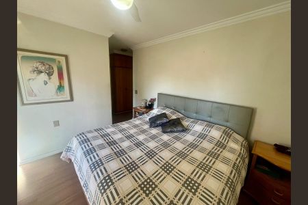 Apartamento à venda com 201m², 4 quartos e 4 vagas Apartamento à venda com 201m², 4 quartos e 4 vagasQuarto