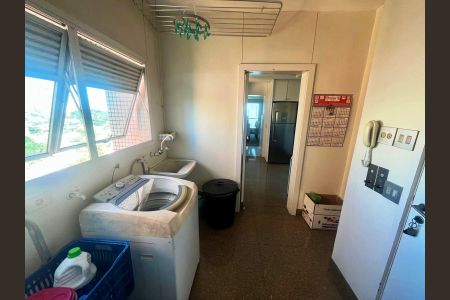 Apartamento à venda com 201m², 4 quartos e 4 vagas Apartamento à venda com 201m², 4 quartos e 4 vagasÁrea de serviço