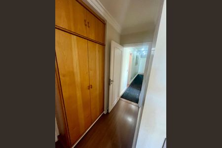 Apartamento à venda com 201m², 4 quartos e 4 vagas Apartamento à venda com 201m², 4 quartos e 4 vagasSuíte