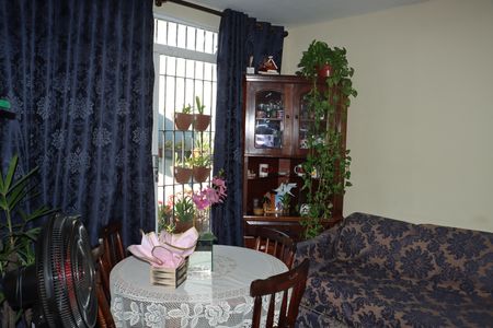 Sala de casa para alugar com 2 quartos, 176m² em Jardim Estela, Embu das Artes