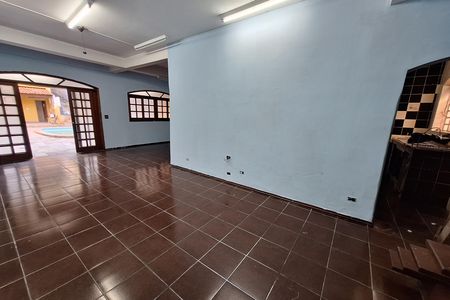 Casa para alugar com 207m², 2 quartos e 5 vagasSala