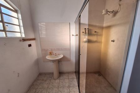 Casa para alugar com 207m², 2 quartos e 5 vagasBanheiro
