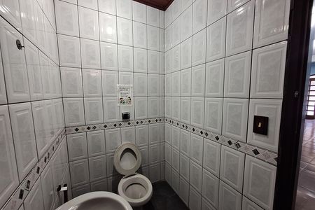 Casa para alugar com 207m², 2 quartos e 5 vagasBanheiro