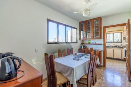 Apartamento à venda com 239m², 3 quartos e 3 vagas