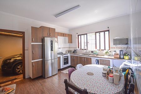 Casa à venda com 224m², 2 quartos e 3 vagas Casa à venda com 224m², 2 quartos e 3 vagasCozinha