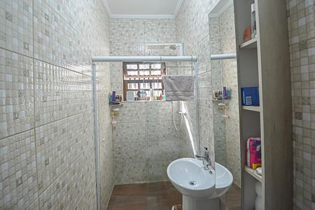 Casa à venda com 224m², 2 quartos e 3 vagas Casa à venda com 224m², 2 quartos e 3 vagasBanheiro