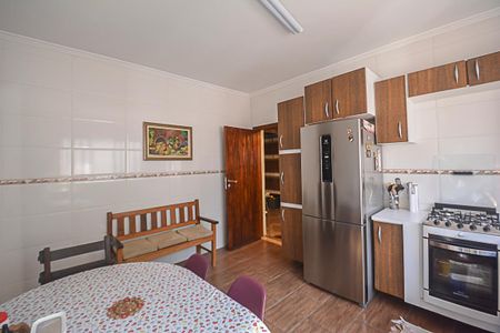 Casa à venda com 224m², 2 quartos e 3 vagas Casa à venda com 224m², 2 quartos e 3 vagasCozinha