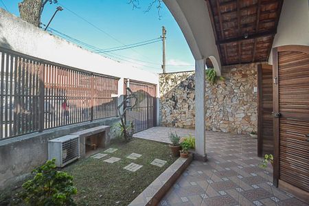 Casa à venda com 224m², 2 quartos e 3 vagas Casa à venda com 224m², 2 quartos e 3 vagasJardim
